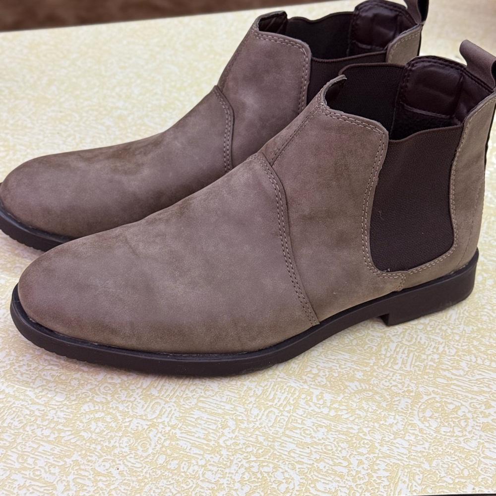 Stylish Tan Chelsea Boots for Men